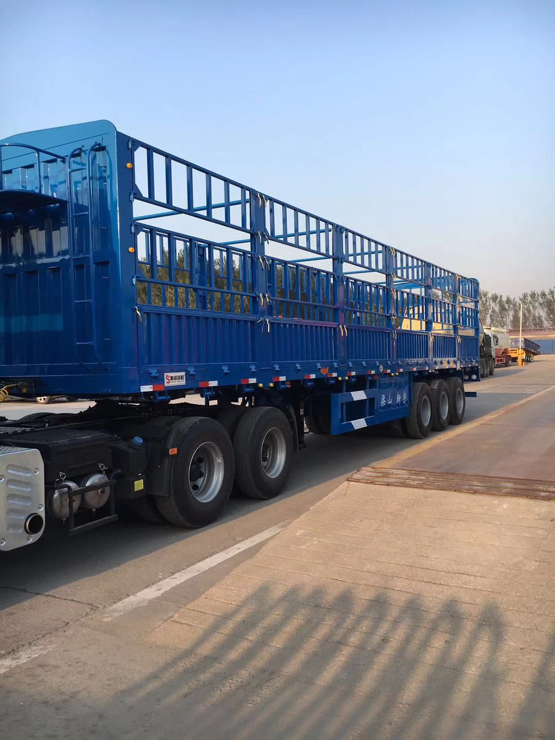 倉(cāng)柵式半掛車廠家